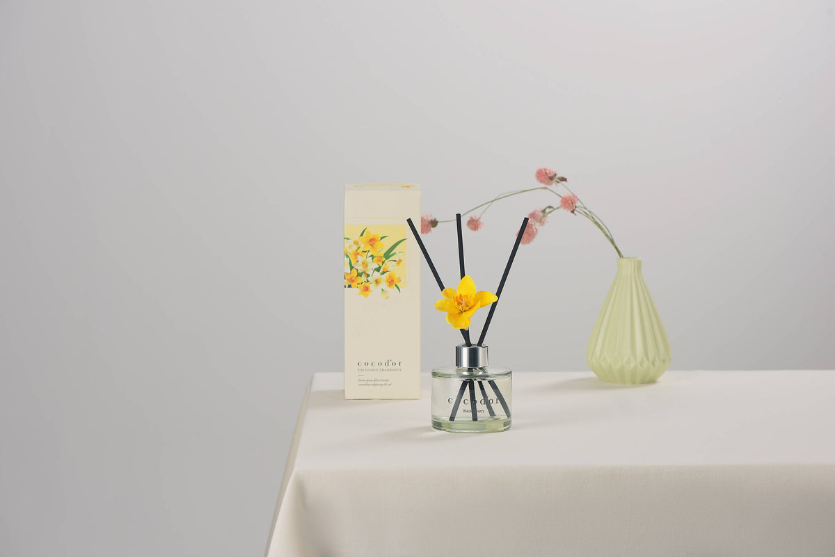 Vanilla and sandalwood reed diffuser — view 3