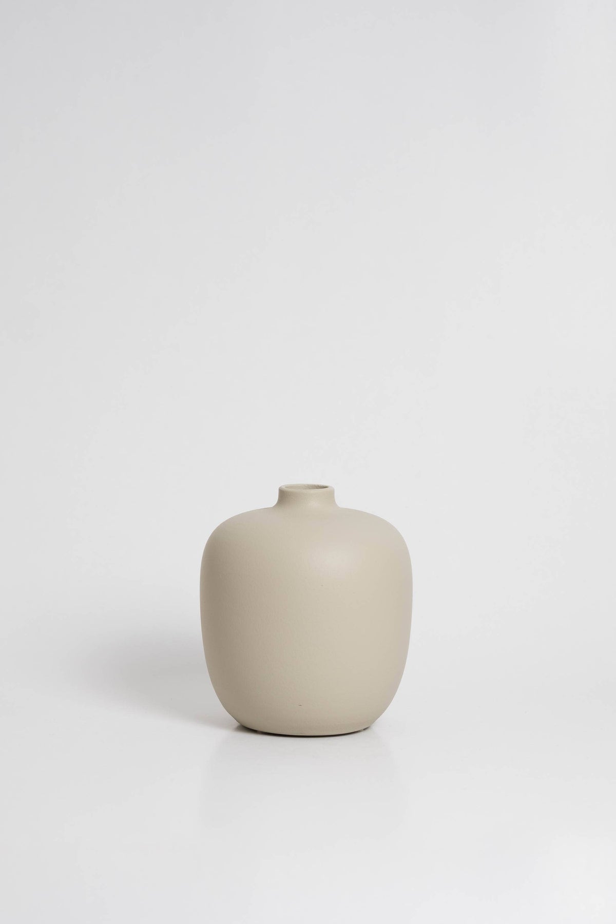 Blanc 05 vase in off-white — view 2