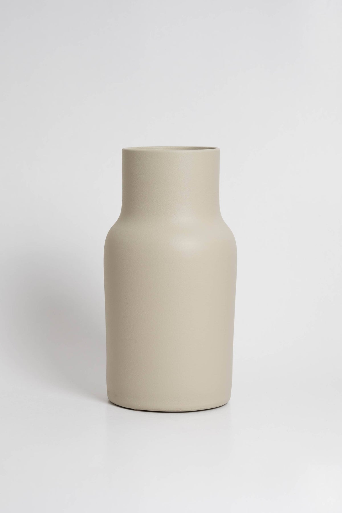 Blanc 01 handmade ceramic vase in off-white
