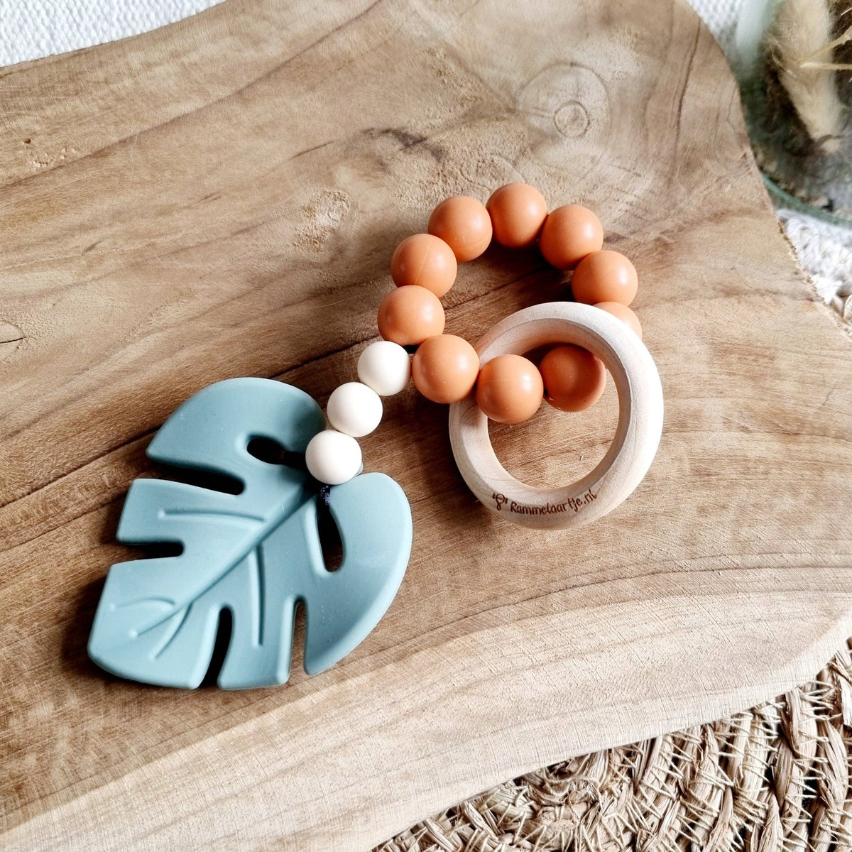 Leaf teether ring in sage and cognac