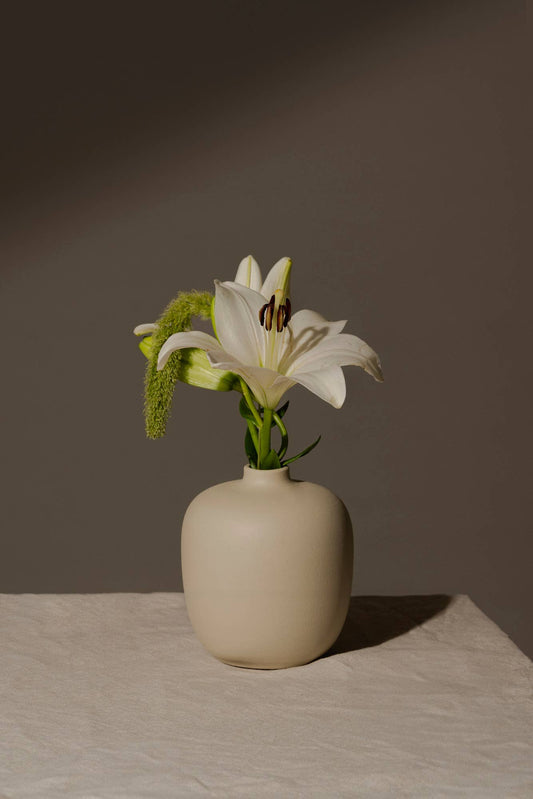 Blanc 05 handmade ceramic vase in off-white