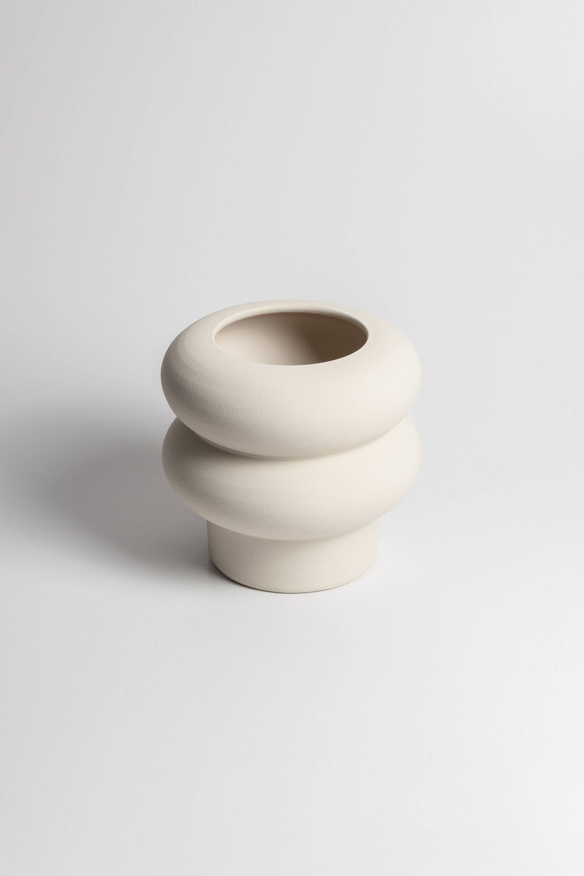 Ripple vase small in off-white — view 4