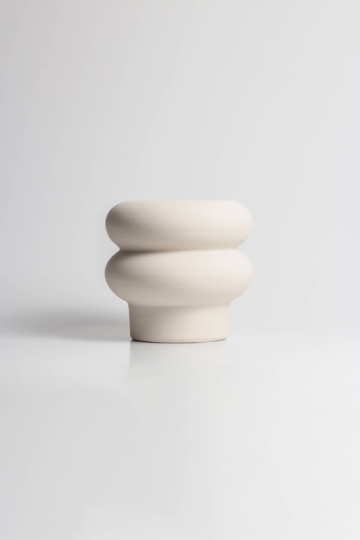 Ripple vase small in off-white — view 3