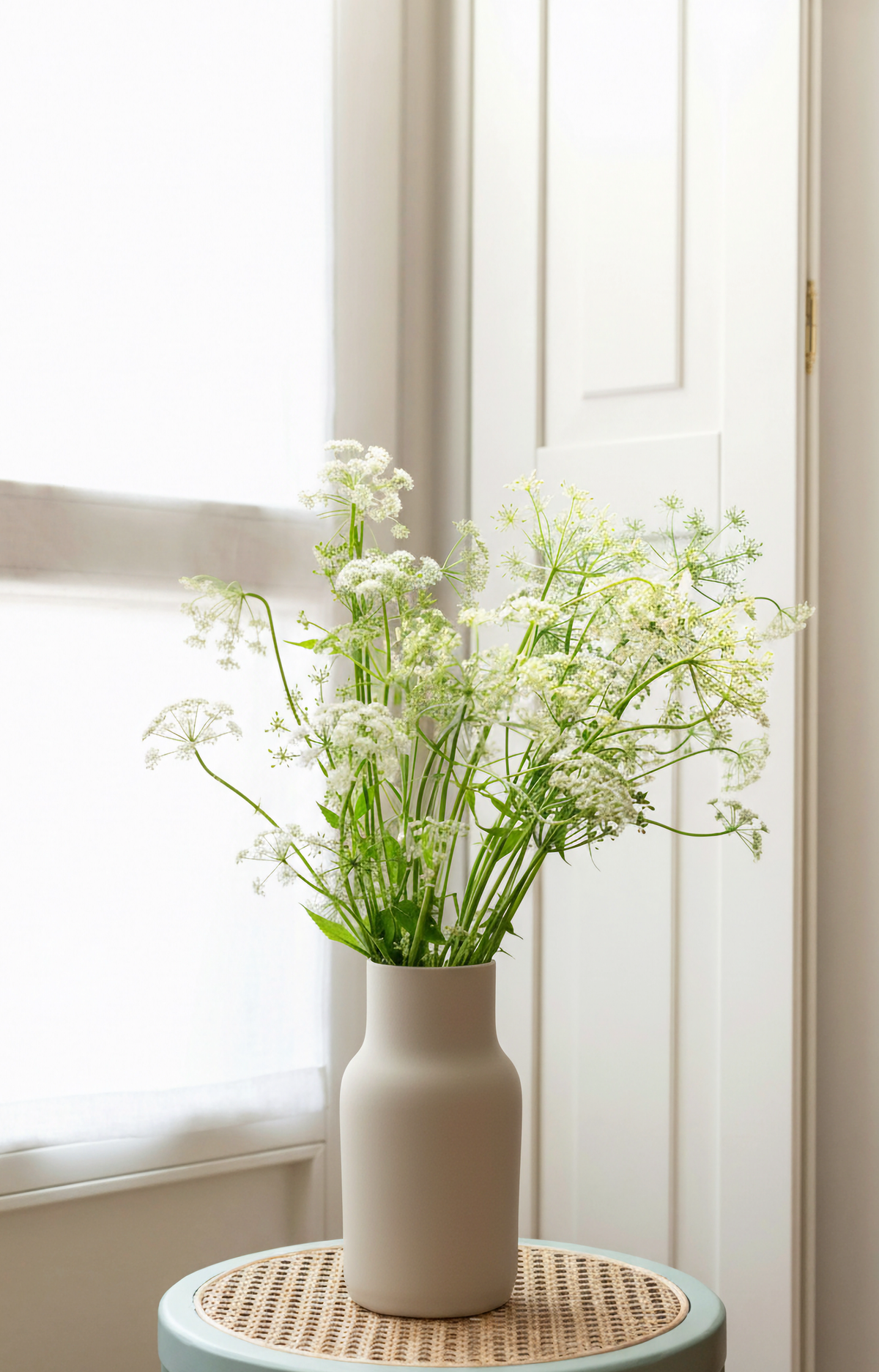 Blanc 01 vase in off-white — view 2